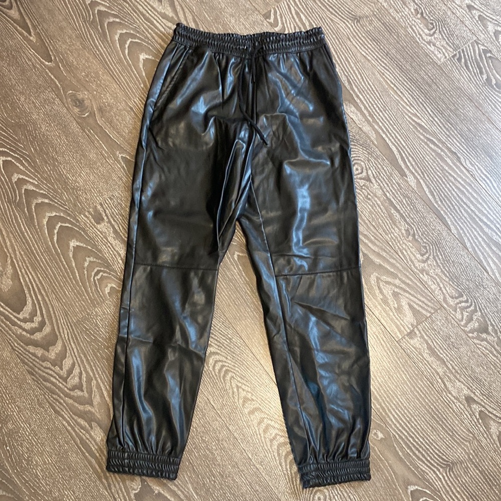 Faux leather jogger M/L